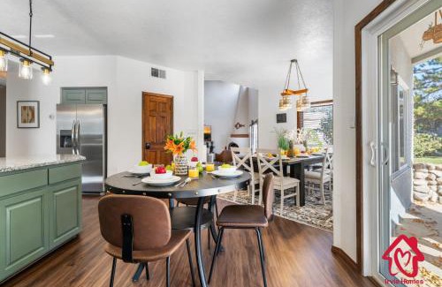 Northeast Heights House | Pueblo Moon w Pool - An Irvie Home