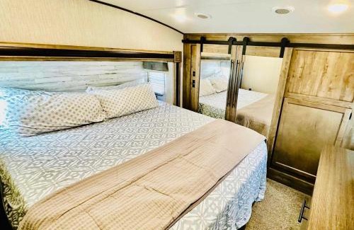 Ahwahnee Apartment | Puffy Panda RV-Hot Tub-Sleeps 2