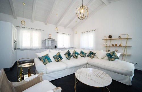 Gasperina Villa | Pure privacy with incredible sea views
