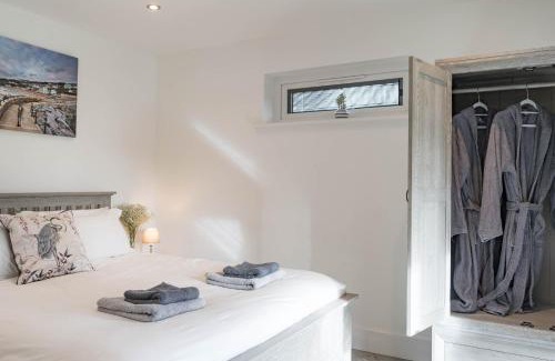 Shanklin House | Pure relaxation at it's finest, offering moments of harmony and tranquillity - Sauna & Hot tub