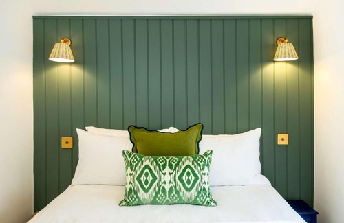 Burton Joyce House | Purple Poppy Cottage