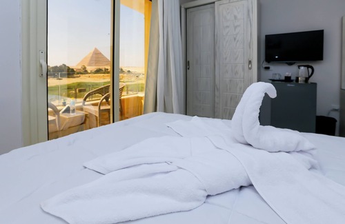 Qasr an-Nil Hotel | Pyramids Land View