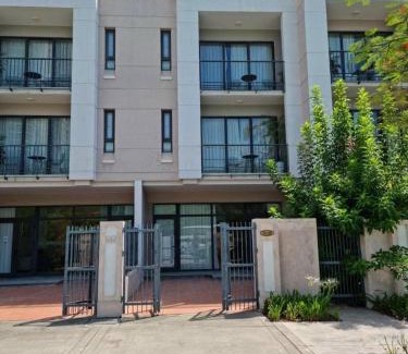 Bai Chay Villa | Quỹ Villa 5 Ngủ gần biển