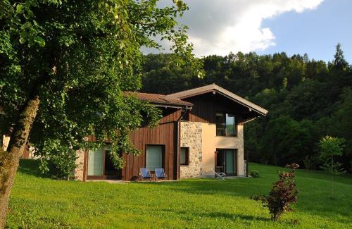Prestine House | Quader nidi nel verde