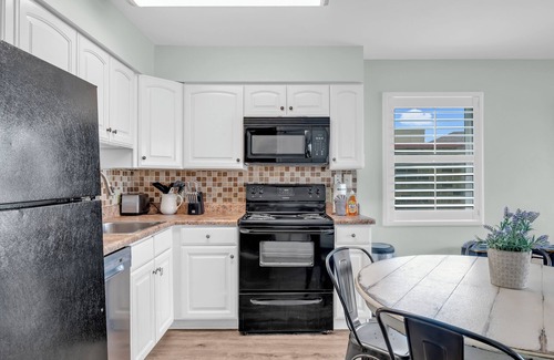 Gulf Shores Condo | Quaint 2-bedroom condo in Gulf Shores Close to Hangout Sleeps 6
