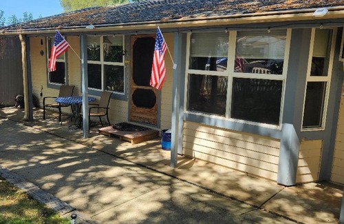 Folsom Cottage | Quaint and charming Duplex, Unit B in Old Town Folsom