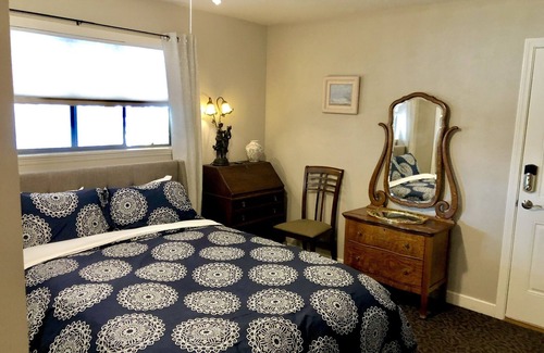 Chico Hotel | Quaint and peaceful Queen Room with private entrance and bathroom.