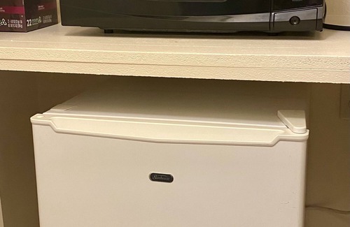 Chico Hotel | Quaint and peaceful Queen Room with private entrance and bathroom.