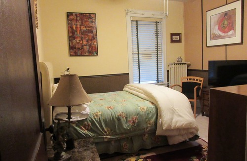 St. Louis Apartment | Quaint Arts and Crafts Five Room Second Floor Flat