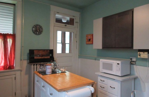 St. Louis Apartment | Quaint Arts and Crafts Five Room Second Floor Flat
