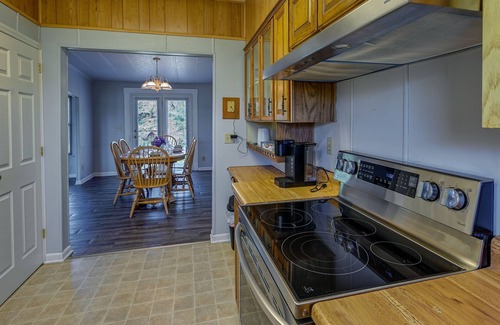 Asheboro House | Quaint Asheboro Home ~ 1 Mi to North Carolina Zoo!