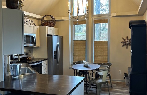 Pegram Cottage | Quaint Cottage in the Woods 20 minutes to Downtown