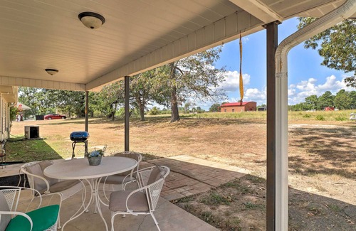 Greers Ferry House | Quaint Greers Ferry Home w/ Screened Porch!