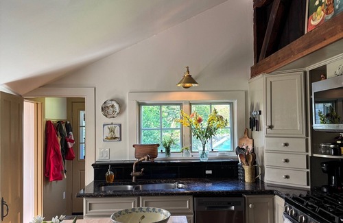 Litchfield House | Quaint & Historic 1760 Home Nestled In Nature, 10min to downtown Litchfield CT.