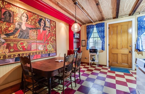 Scott Apartment | Quaint Historical Studio, Courtyard, W/D, King Bed; Minutes From Lafayette
