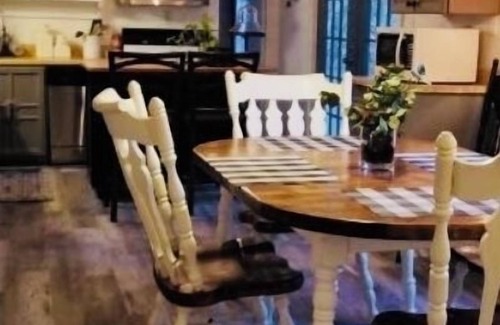 Hardwick House | Quaint Lake House