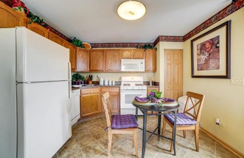 Park Forest Apartment | Quaint Park Forest Apartment - Near Golf Courses!