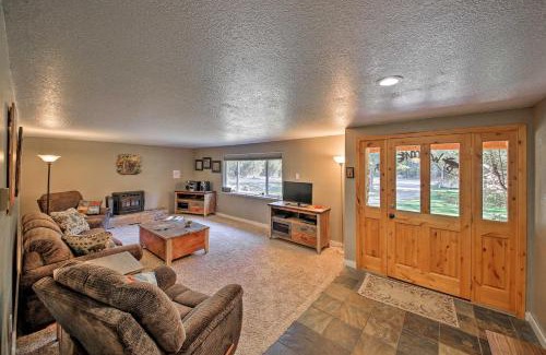 Priest River House | Quaint Priest Lake Cabin with Patio Less Than 1 Mi to Lake!