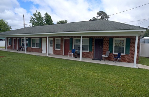 New Bern Apartment | Quaint & Quirky- 5 Minutes to Downtown