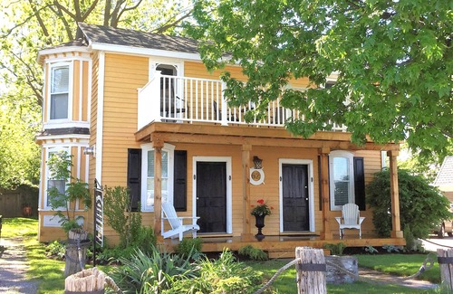 Port Colborne Cottage | Quaint rear guest suite along the canal and close to Niagara Falls and wineries.