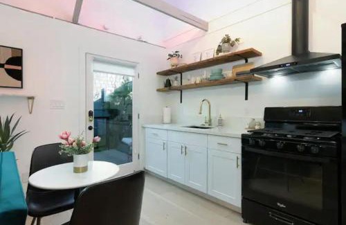 Little Italy House | Quaint Studio for 2 in the Heart of Little Italy