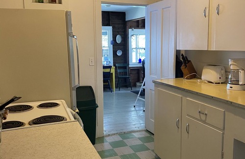 Brooksville Cottage | Quaint Waterfront Cottage