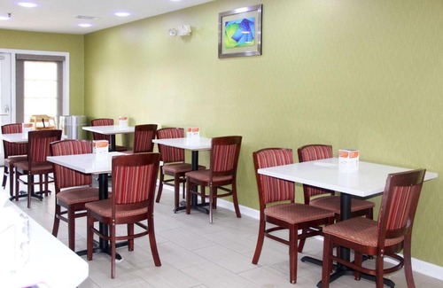 Albertville Hotel | Quality Inn Albertville US 431