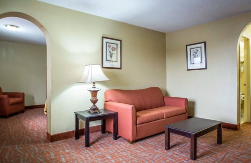 Monroe Hotel | Quality Inn And Suites Monroe