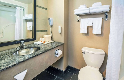 Petawawa Hotel | Quality Inn and Suites Petawawa