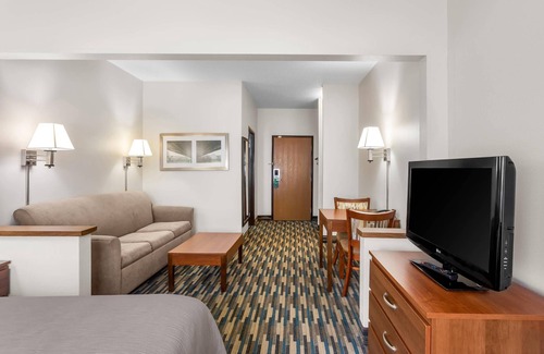 Beloit Hotel | Quality Inn Beloit