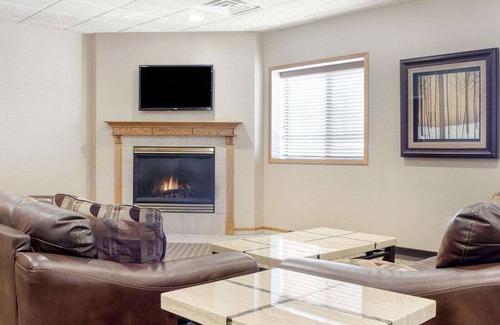 Bismarck Hotel | Quality Inn Bismarck I-94