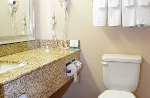 Iowa River Landing Hotel | Quality Inn Coralville - Iowa River Landing