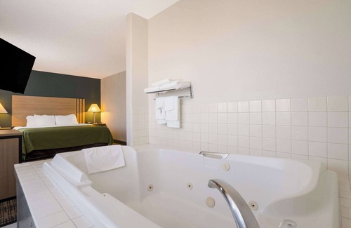 Brighton Hotel | Quality Inn Denver Northeast Brighton