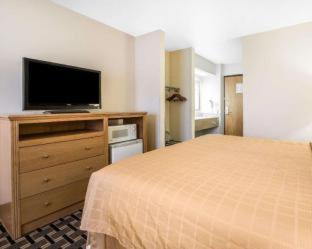 Mauston Hotel | Quality Inn Mauston I-90