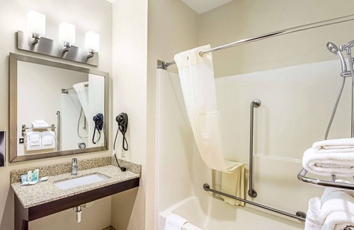 Sheboygan Hotel | Quality Inn Sheboygan North I-43