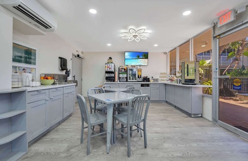 Hollywood Hills Hotel | Quality Inn & Suites Airport/Cruise Port Hollywood