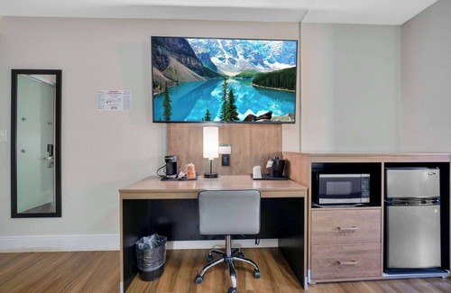 Hollywood Hills Hotel | Quality Inn & Suites Airport/Cruise Port Hollywood