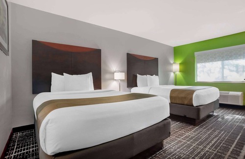 Crestline Heights Hotel | Quality Inn & Suites Birmingham - Highway 280