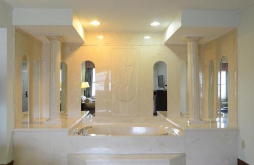 Covington Hotel | Quality Inn & Suites Covington