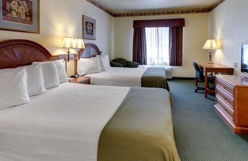 Glen Rose Hotel | Quality Inn & Suites Glen Rose