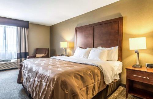 Salem Hotel | Quality Inn & Suites Salem near I-57