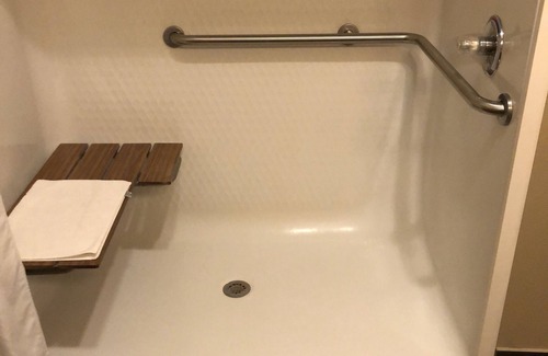 Salem Hotel | Quality Inn & Suites Salem near I-57