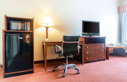 Greendale Hotel | Quality Inn & Suites