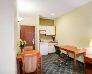 Bellmead Hotel | Quality Inn & Suites