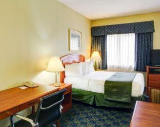Bellmead Hotel | Quality Inn & Suites