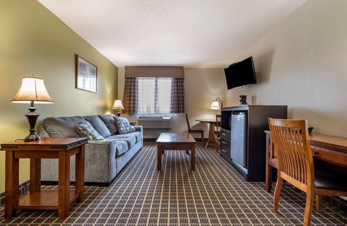 Warren Hotel | Quality Inn & Suites