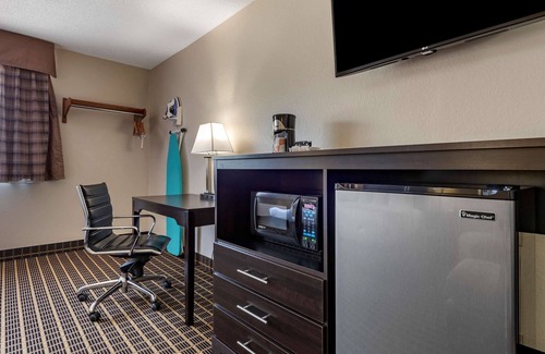 Warren Hotel | Quality Inn & Suites