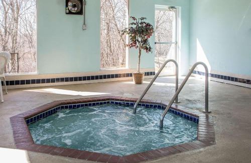 West Bend Hotel | Quality Inn & Suites