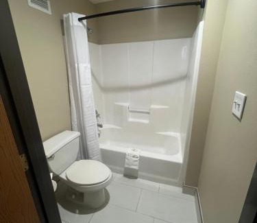 Willows Hotel | Quality Inn & Suites Willows