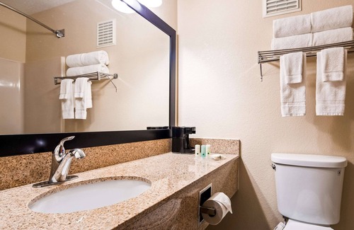 Tomah Hotel | Quality Inn Tomah